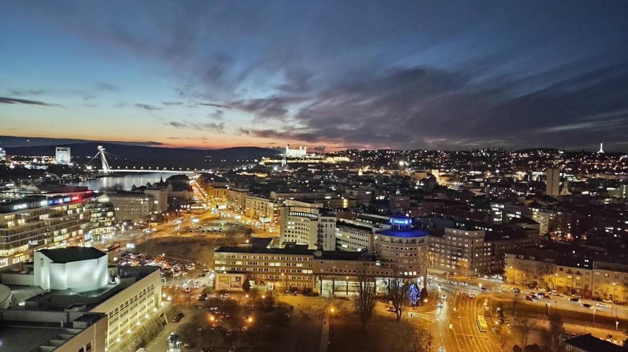 Panorama - Sunset And Castle View, 22Nd Floor, Garage, Ac Apartment Bratislava Bagian luar foto
